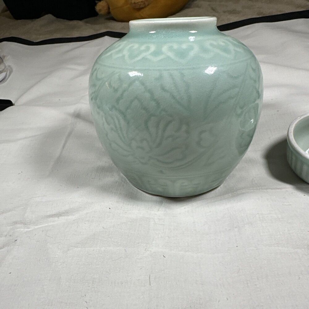 Vintage Chinese Celadon Green Porcelain Ginger Jar Lotus Motifs With Lid - Picture 6 of 16